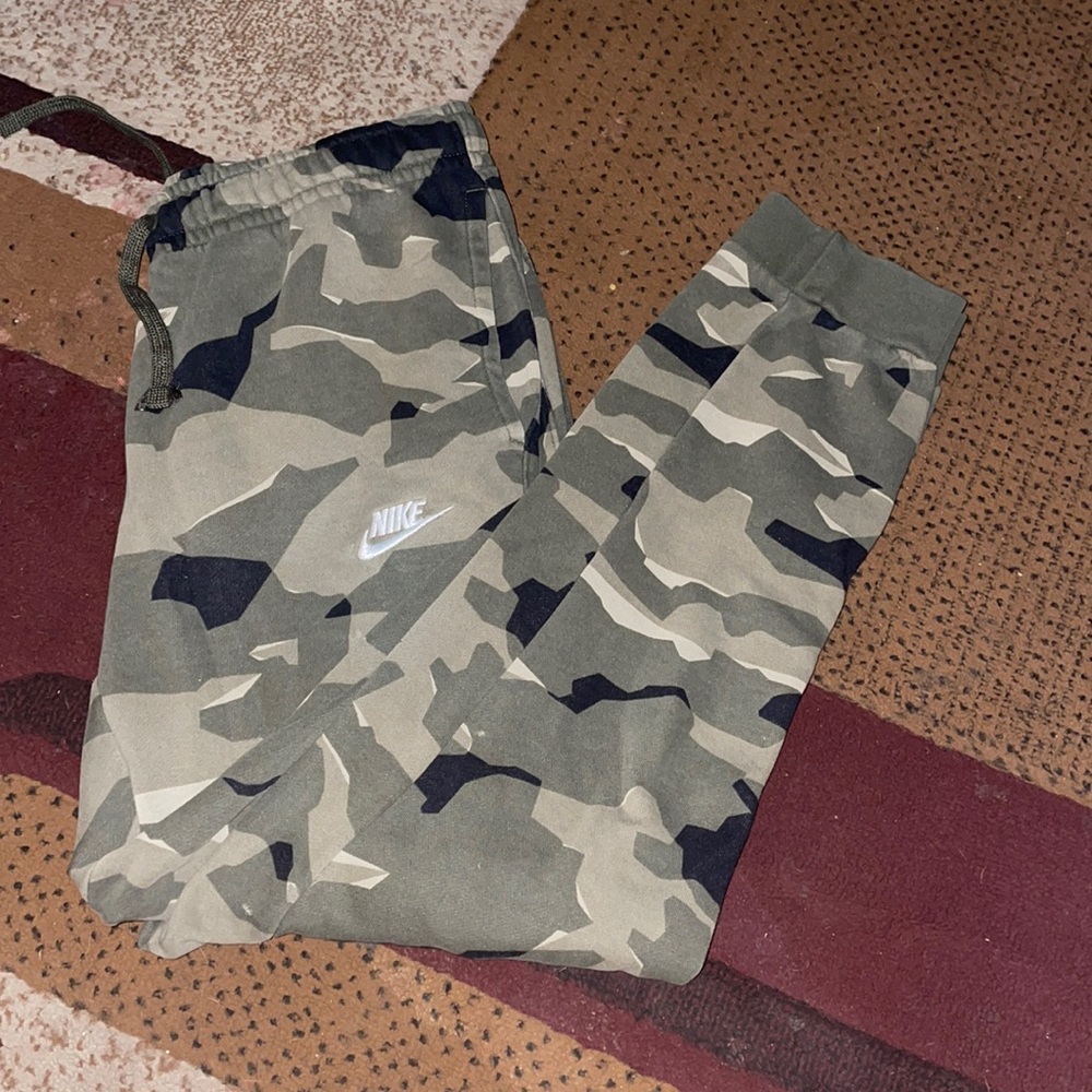 Nike camouflage joggers size medium